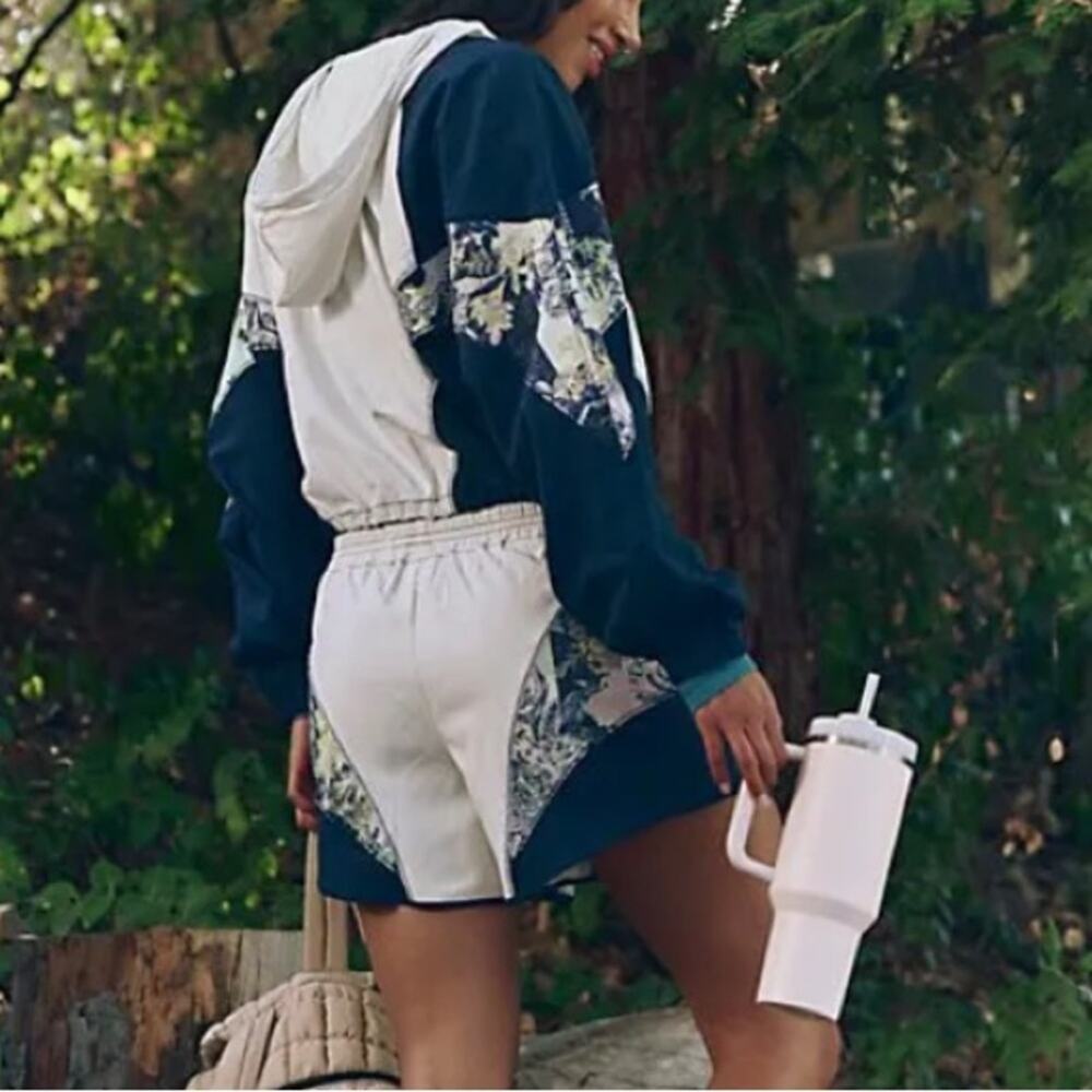 FP Movement Free People Apex Shorts White Blue Floral Pull On Pockets SZ S - Picture 6 of 6